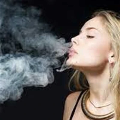 5 rheswm y tu ôl i esblygiad cyflym y diwydiant e-sigaréts